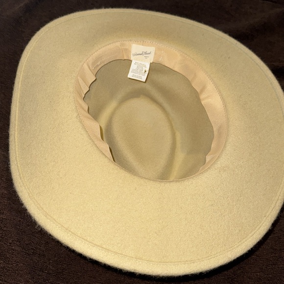 Tan/beige wool hat brown faux leather detail - Picture 5 of 6